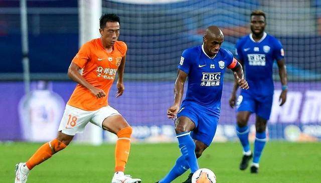 【泛亚电竞】
武汉卓尔输球草皮太湿滑？队员轻敌了？(图3)