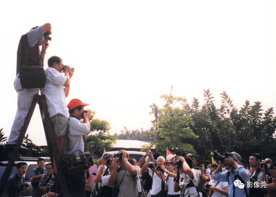 【泛亚电竞官网】
寻人！2001年到场过这个开镜仪式的影友荟萃啦(图19)